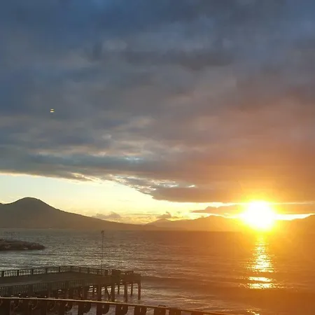 Hamilton Неаполь