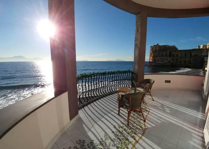 Hamilton Неаполь